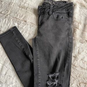 GUC American Eagle distressed skinny jeans